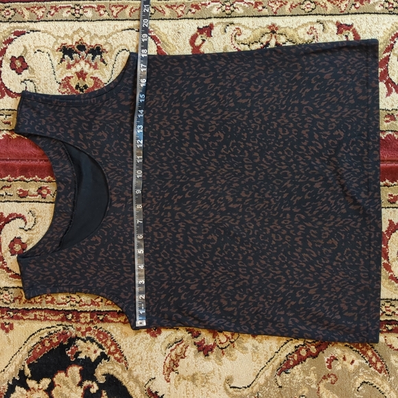 2/40 Vintage 2 piece skirt set w/ subtle leopard print - Picture 5 of 10